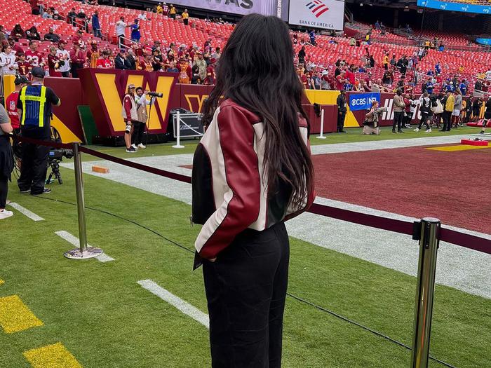 7 Things Fashion People Always Wear to Football Games